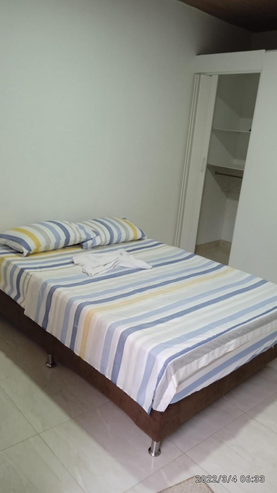 Hostal Arambulo Villavieja Bilik gambar